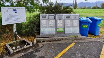 Public dump station and recycling bins