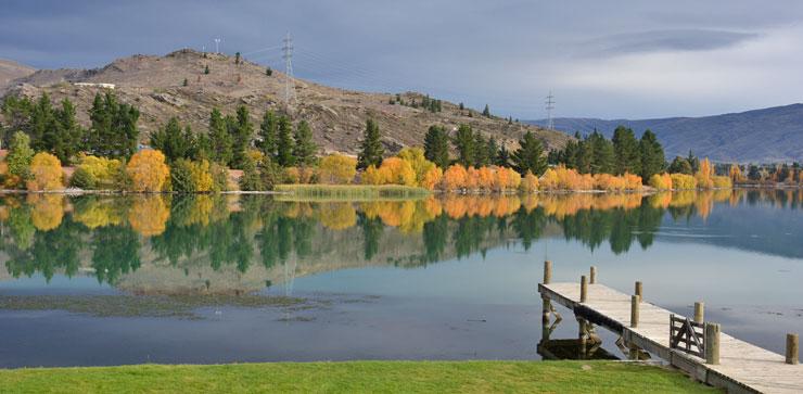 View over Lake Dunstan in autumn