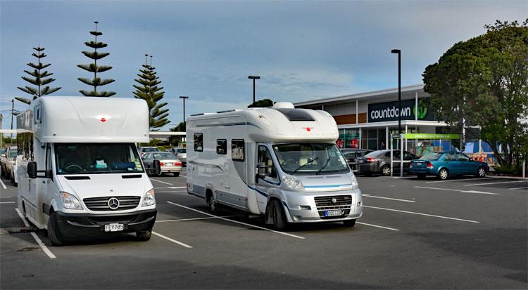 Parking at the Orewa Countdown