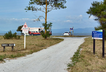 One of several entrances to Ray's Rest