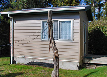 Cottage with toilet and shower facilities