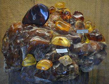 Polished kauri gum - a pastime for gumdiggers on rainy days