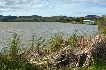 Lake Hakanoa on a cloudy day