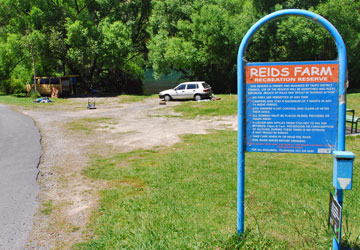 Entrance to Reids Farm and the parking area