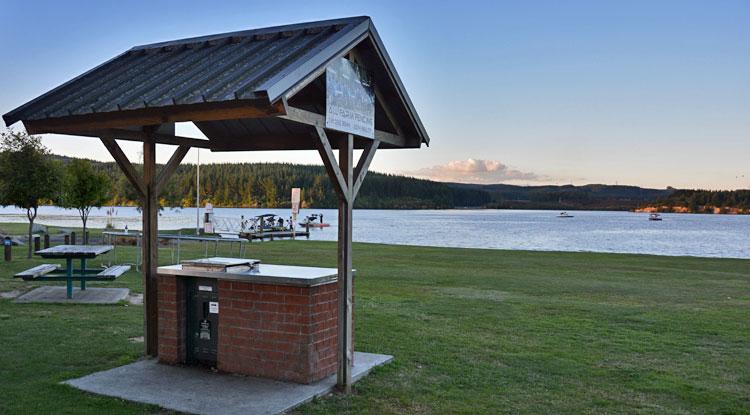 Lake Maraetai and barbeque