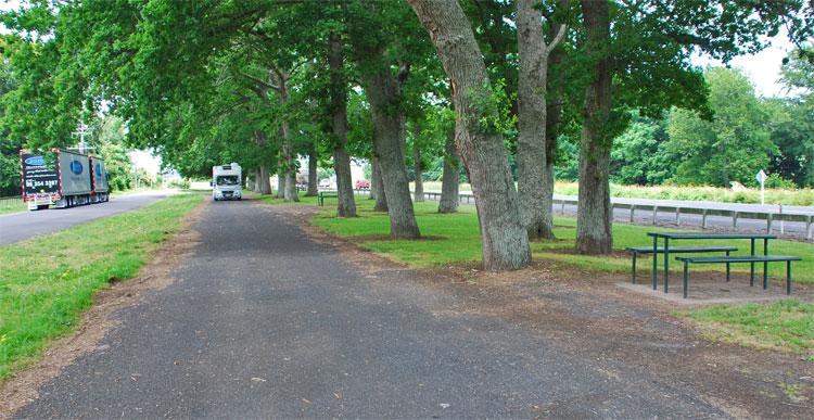 Long parking area in two driveways.