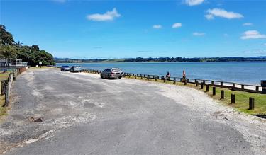 accommodation clarkes beach nz