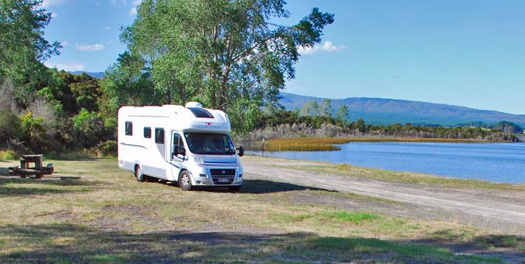 Parking by Lake Rerewhakaaitu