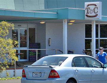 Entrance to the Waitara Town & Country Club