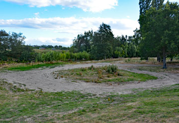 Herlihy Reserve has a small parking area for accessing the river. Self-contained motor caravanners can park overnight