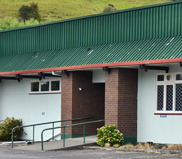 Manunui Club Entrance