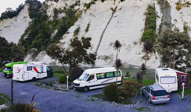 Parking alongside the Rangitikei river