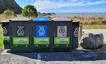 Rubbish and recycling bins