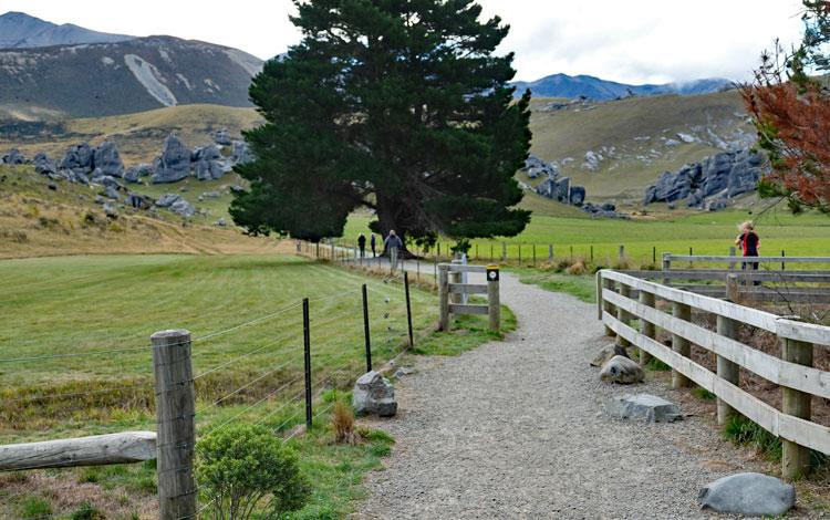 Entrance to the walking track