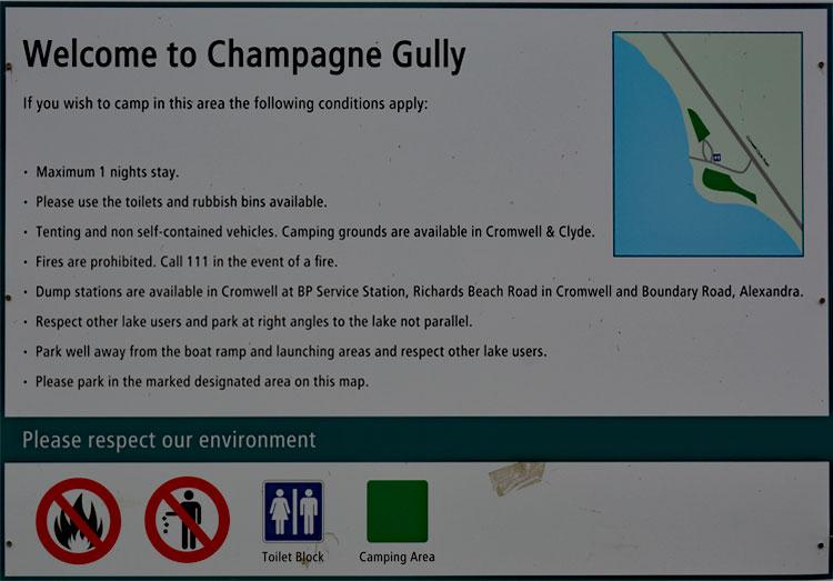 Champagne Gully camping sign
