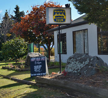 Entrance to the Wanaka Districts Club