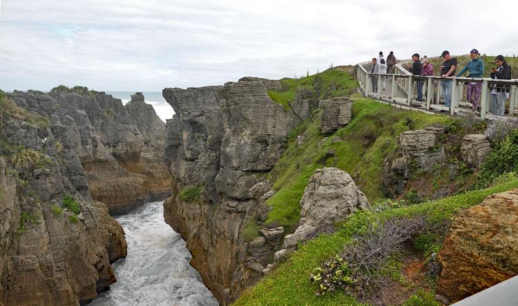 Viewing platform for watching the blowholes