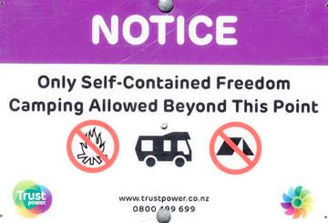 Self-contained freedom camping sign
