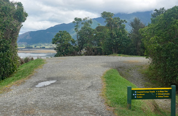 Start of the walking track to the lookout