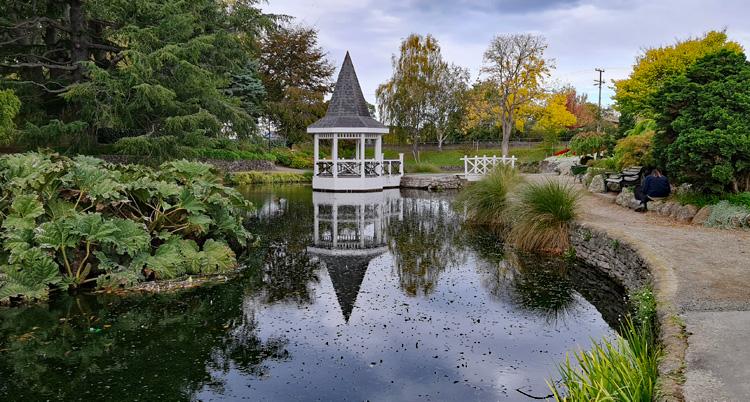 Walkway past the domain lake