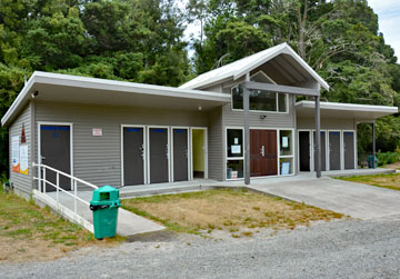 Campsite facilities and main building