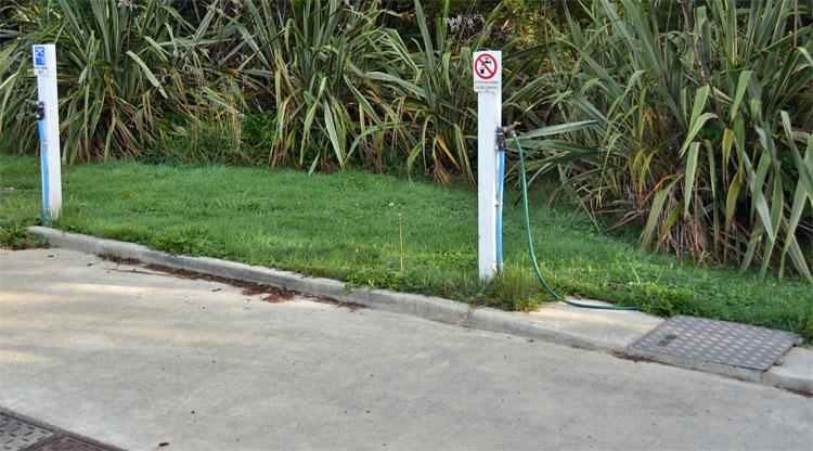 Public dump station with drinking water