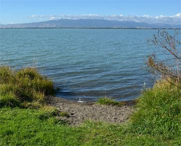 Boat ramp for direct access to the lake